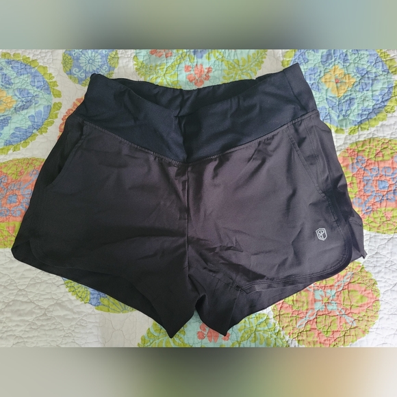 Born primitive maternity short - Picture 3 of 4